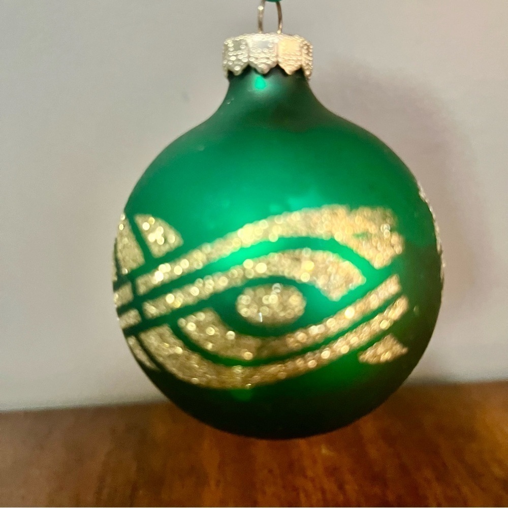 Vintage Victoria collection  emerald green Christmas bulbs. 1995 - Picture 4 of 9